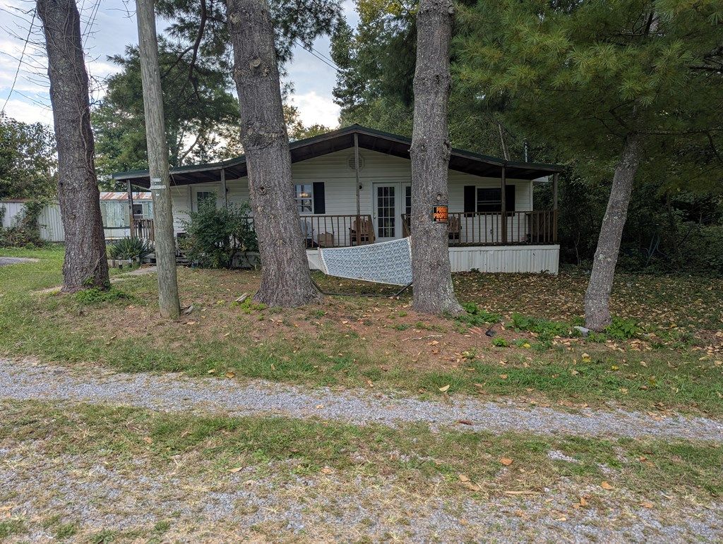Photo of 2679 Mountain Road, Cedar Bluff, VA 24609 (MLS # 103478)