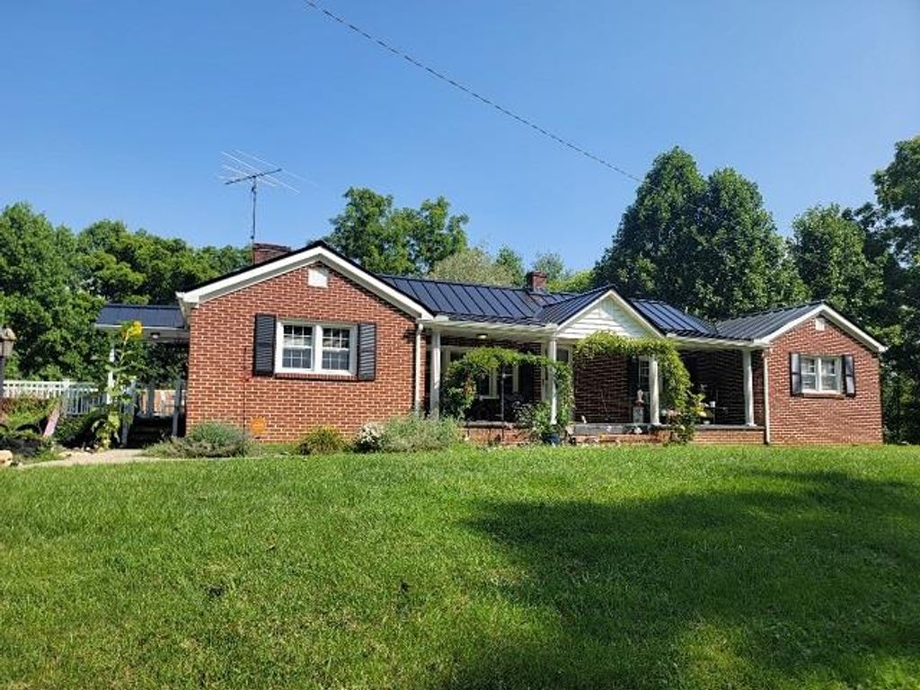 Photo of 4010 Gambetta Rd, Galax, VA 24333 (MLS # 103184)