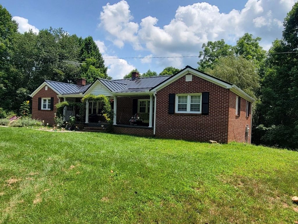 Photo of 4010 Gambetta Rd, Galax, VA 24333 (MLS # 103184)