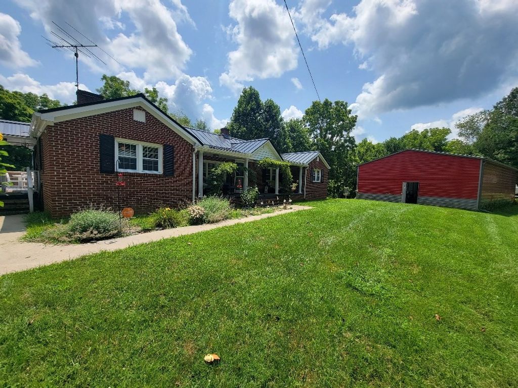 Photo of 4010 Gambetta Rd, Galax, VA 24333 (MLS # 103184)