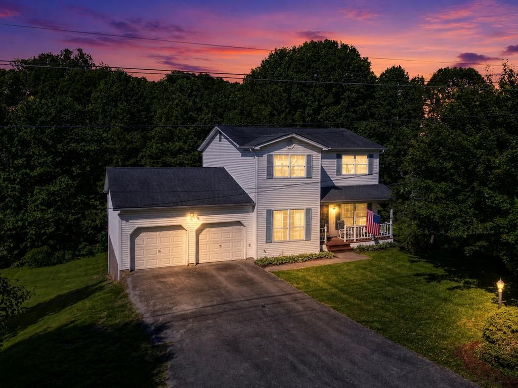 Photo of 18403 Ironwood Loop, Abingdon, VA 24210 (MLS # 110149)