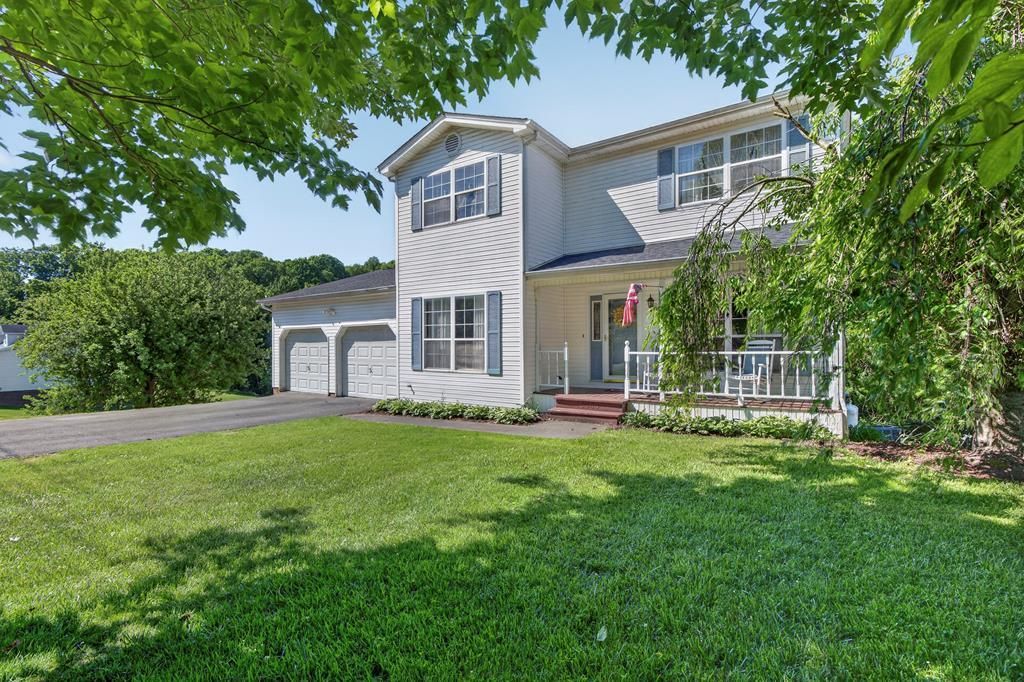 Photo of 18403 Ironwood Loop, Abingdon, VA 24210 (MLS # 110149)