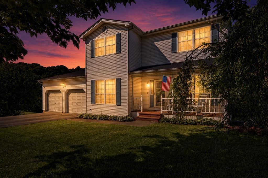 Photo of 18403 Ironwood Loop, Abingdon, VA 24210 (MLS # 110149)