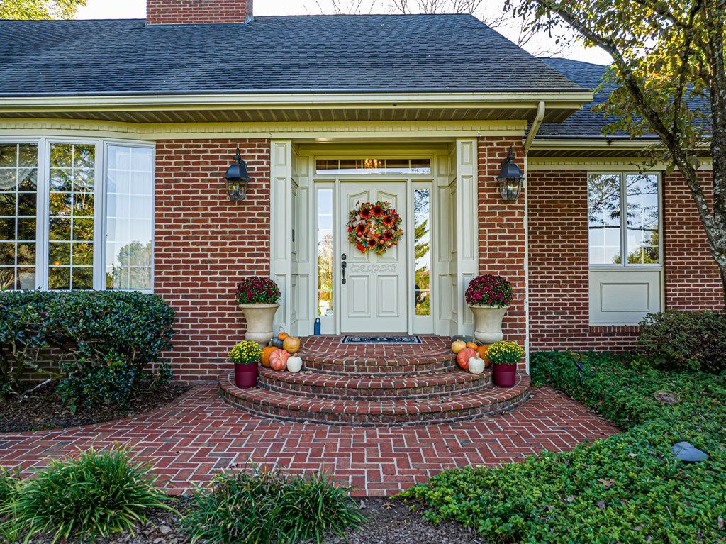 Photo of 19134 Amelia Dr, Abingdon, VA 24211 (MLS # 103679)