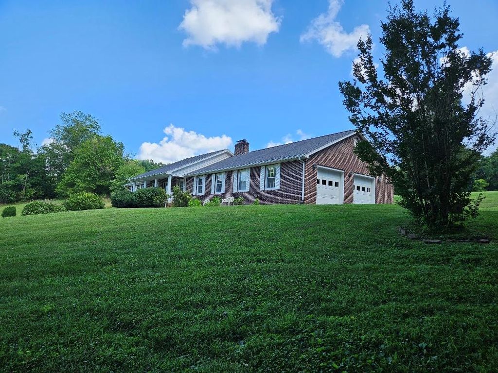Photo of 928 Pierce Rd, Marion, VA 24354 (MLS # 104125)