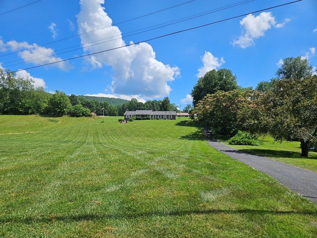 Photo of 928 Pierce Rd, Marion, VA 24354 (MLS # 104125)