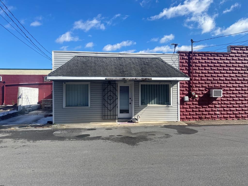 Photo of 109 Depot Ave, Chilhowie, VA 24319 (MLS # 104096)