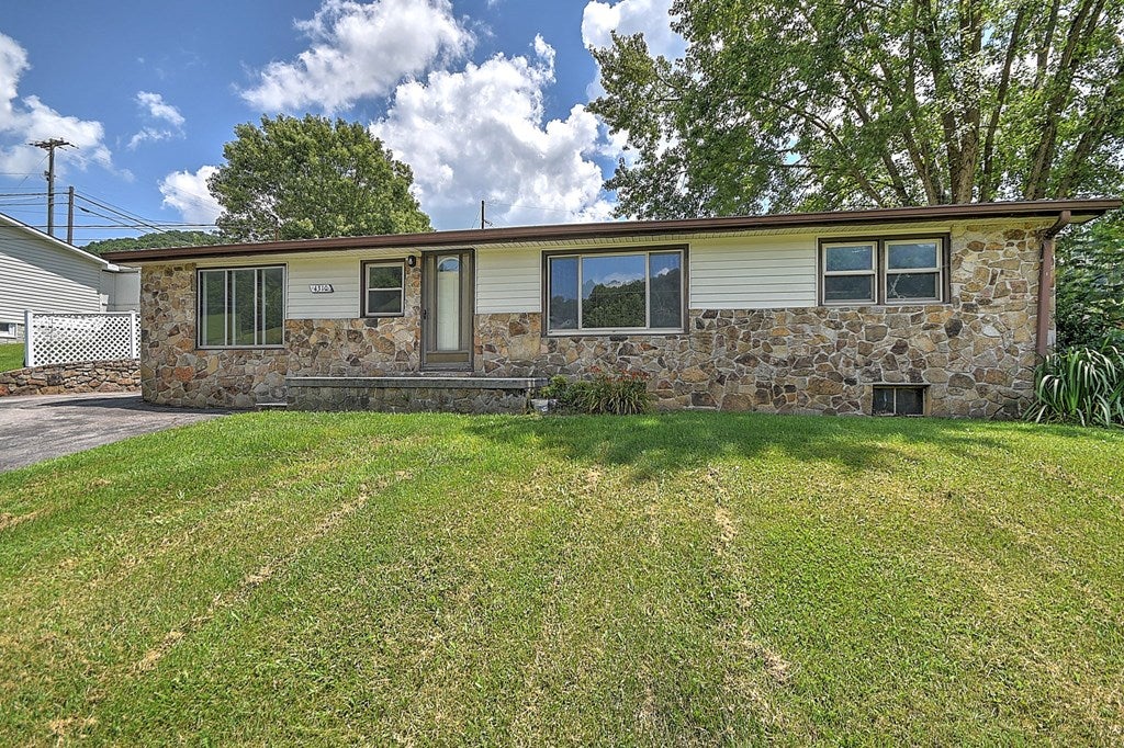 Photo of 4310 Gate City Highway, Bristol, VA 24201 (MLS # 111375)