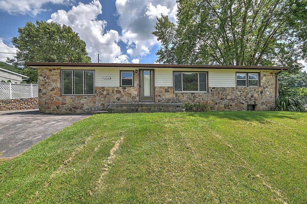 Photo of 4310 Gate City Highway, Bristol, VA 24201 (MLS # 111375)