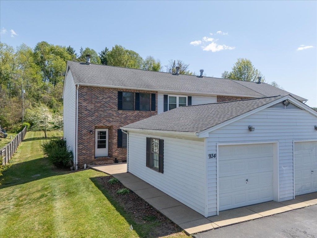 Photo of 934 Beverly Drive, Abingdon, VA 24210 (MLS # 109804)