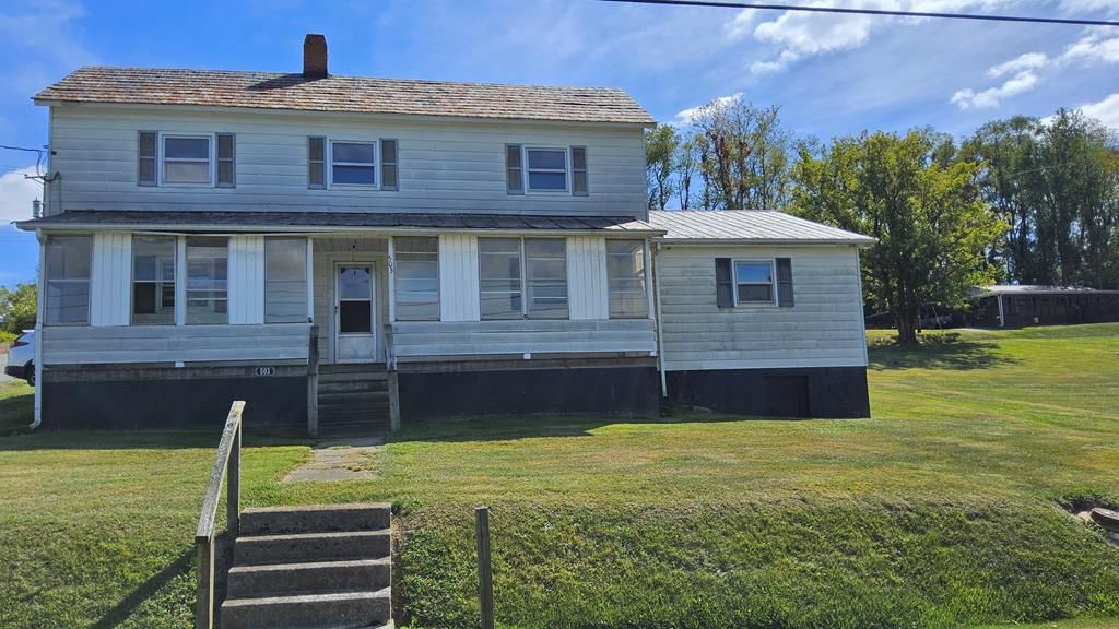 Photo of 503 Parsonage Avenue, Rural Retreat, VA 24368 (MLS # 103726)