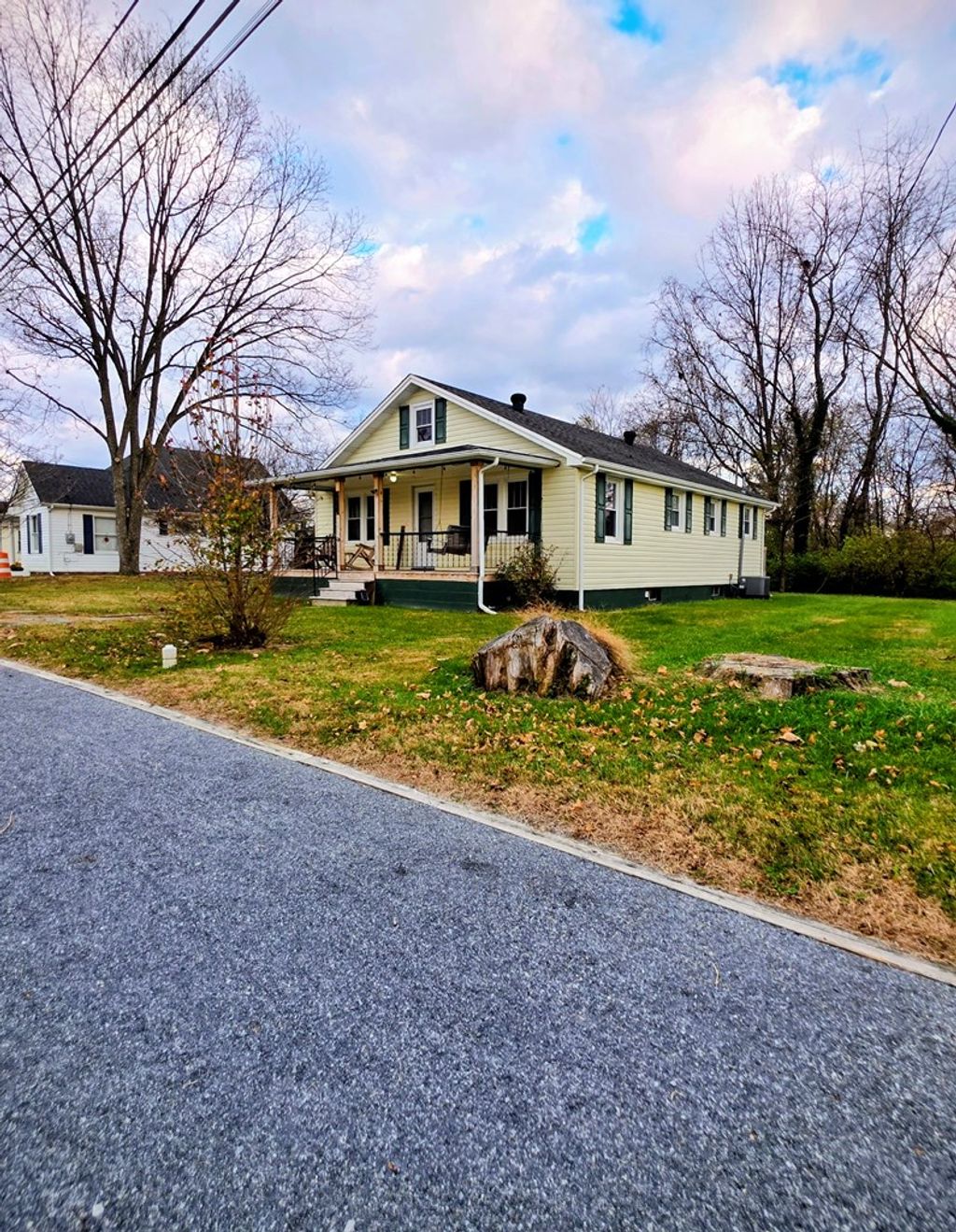 Photo of 524 SW Hagy St, Abingdon, VA 24210 (MLS # 104141)