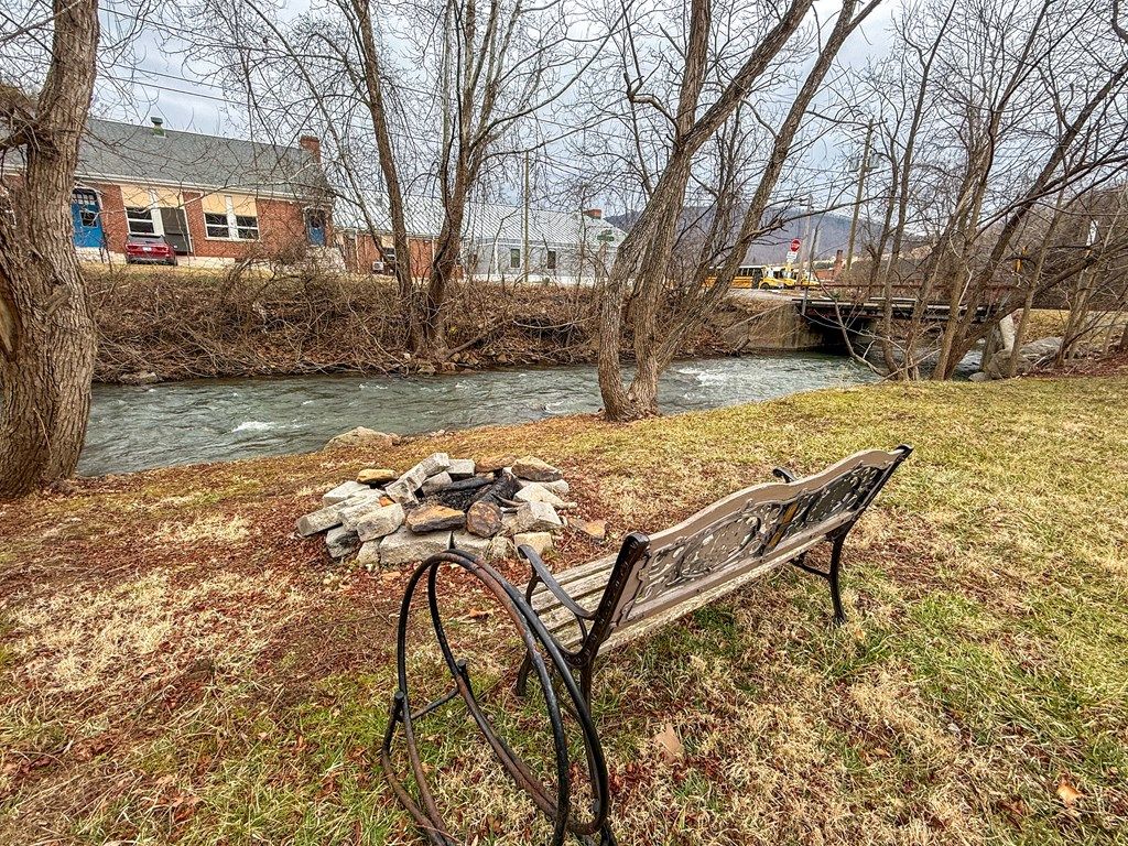 Photo of 28 Fernwood Dr, Rocky Gap, VA 24366 (MLS # 105853)