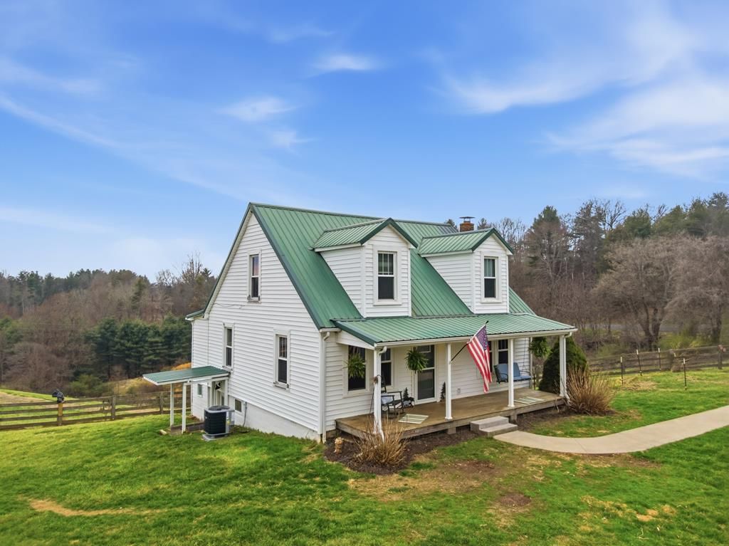 Photo of 2296 Little Vine Rd, Hillsville, VA 24343 (MLS # 109394)