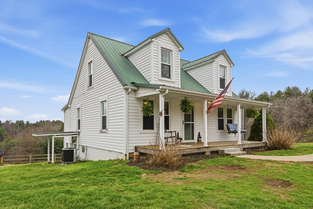 Photo of 2296 Little Vine Rd, Hillsville, VA 24343 (MLS # 109394)