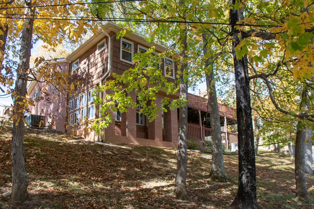 Marion, Virginia 24354, United States, 3 Bedrooms Bedrooms, ,3 BathroomsBathrooms,Residential,Active,69650