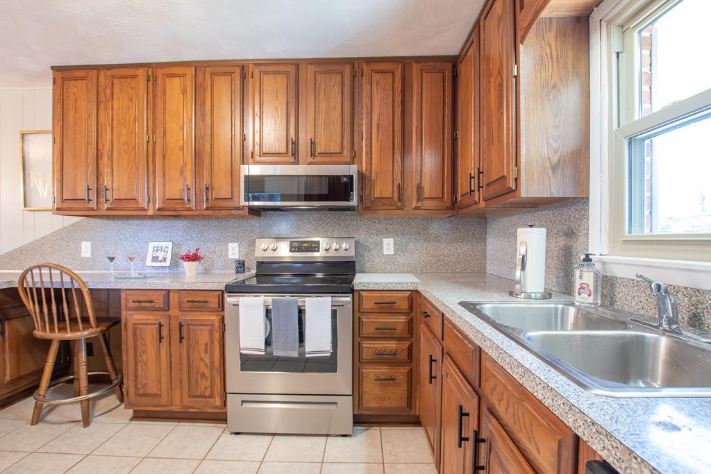 Marion, Virginia 24354, United States, 3 Bedrooms Bedrooms, ,3 BathroomsBathrooms,Residential,Active,69650