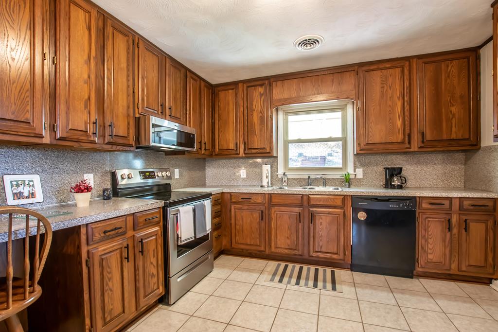 Marion, Virginia 24354, United States, 3 Bedrooms Bedrooms, ,3 BathroomsBathrooms,Residential,Active,69650