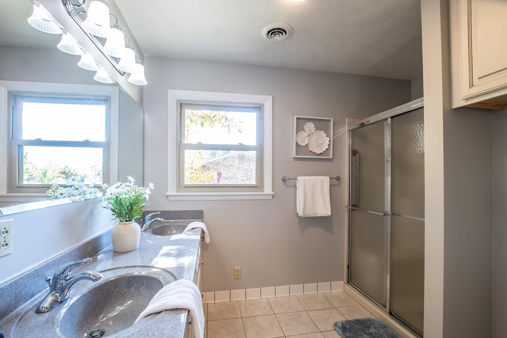 Marion, Virginia 24354, United States, 3 Bedrooms Bedrooms, ,3 BathroomsBathrooms,Residential,Active,69650