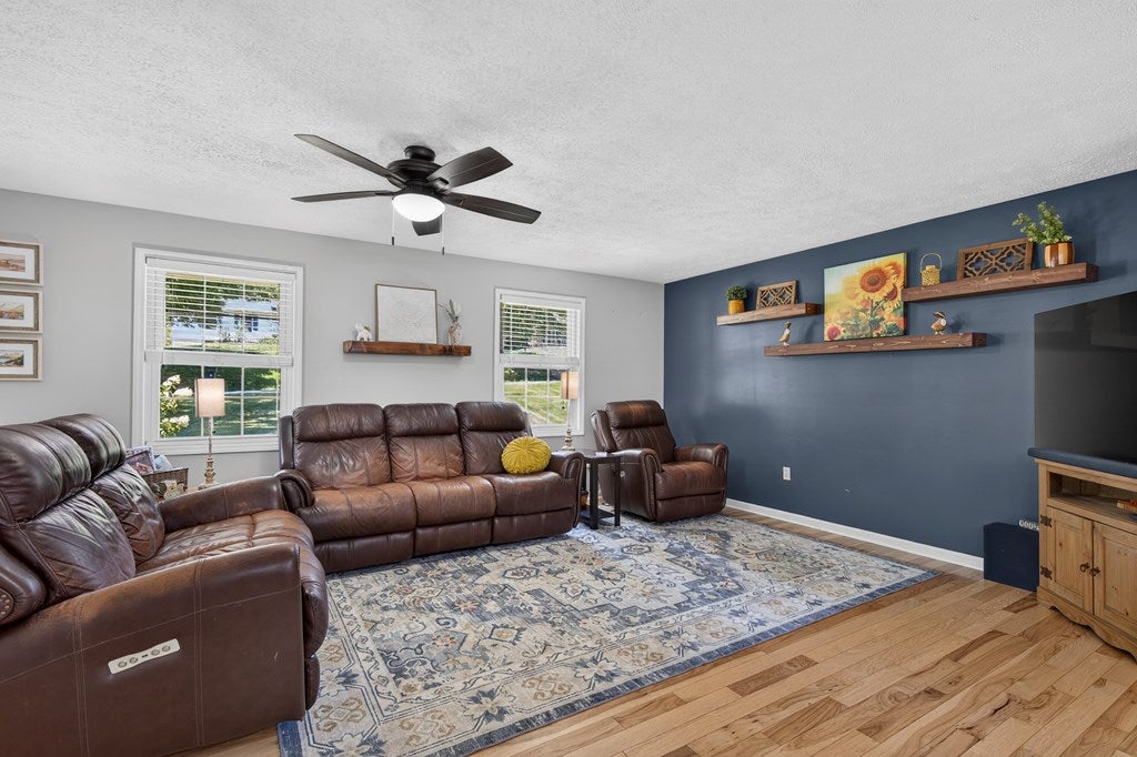 Photo of 1140 Hillview Dr, Abingdon, VA 24210 (MLS # 111053)