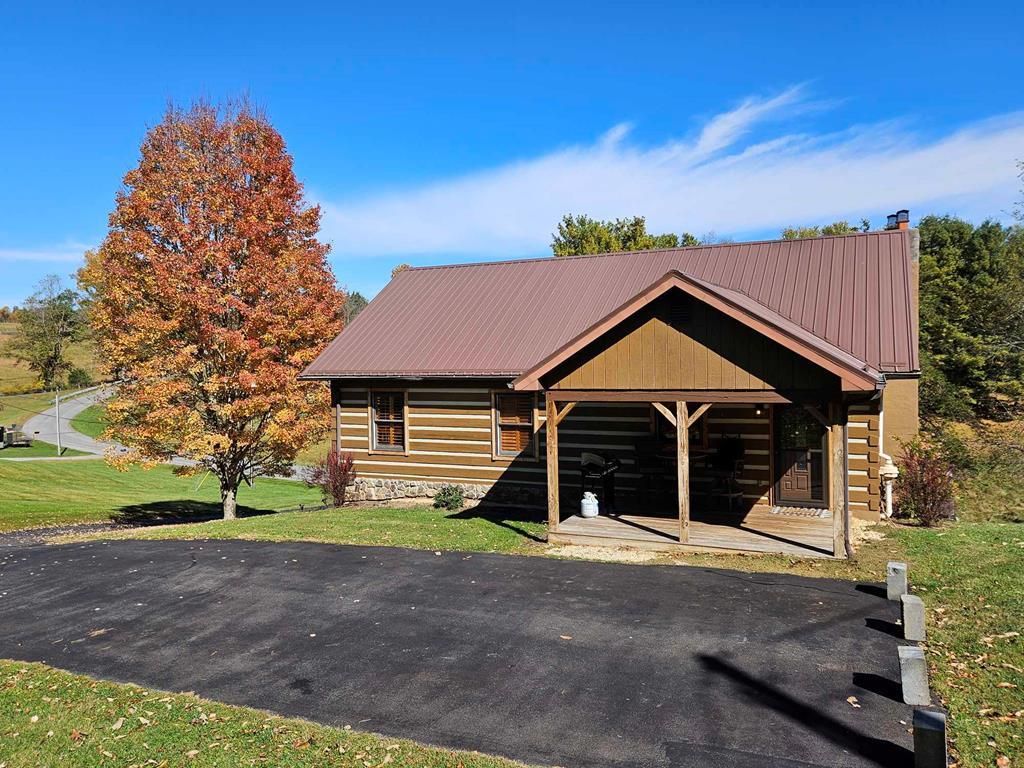 Photo of 21220 Lakeshore Dr, Abingdon, VA 24211 (MLS # 109146)