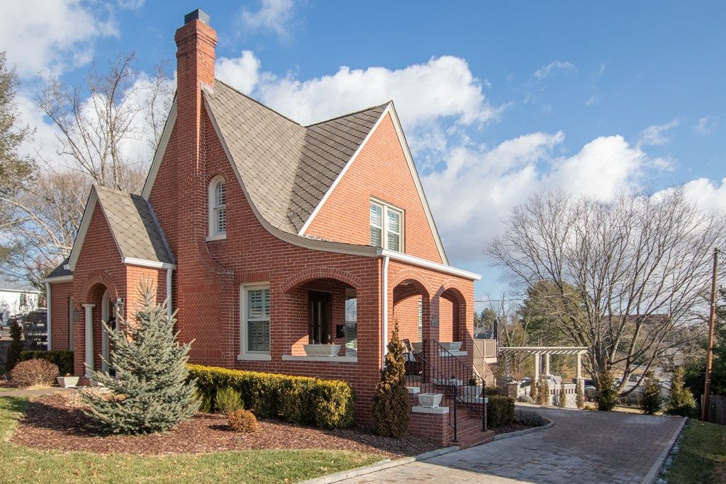 Photo of 224 Mason Place, Abingdon, VA 24210 (MLS # 104517)