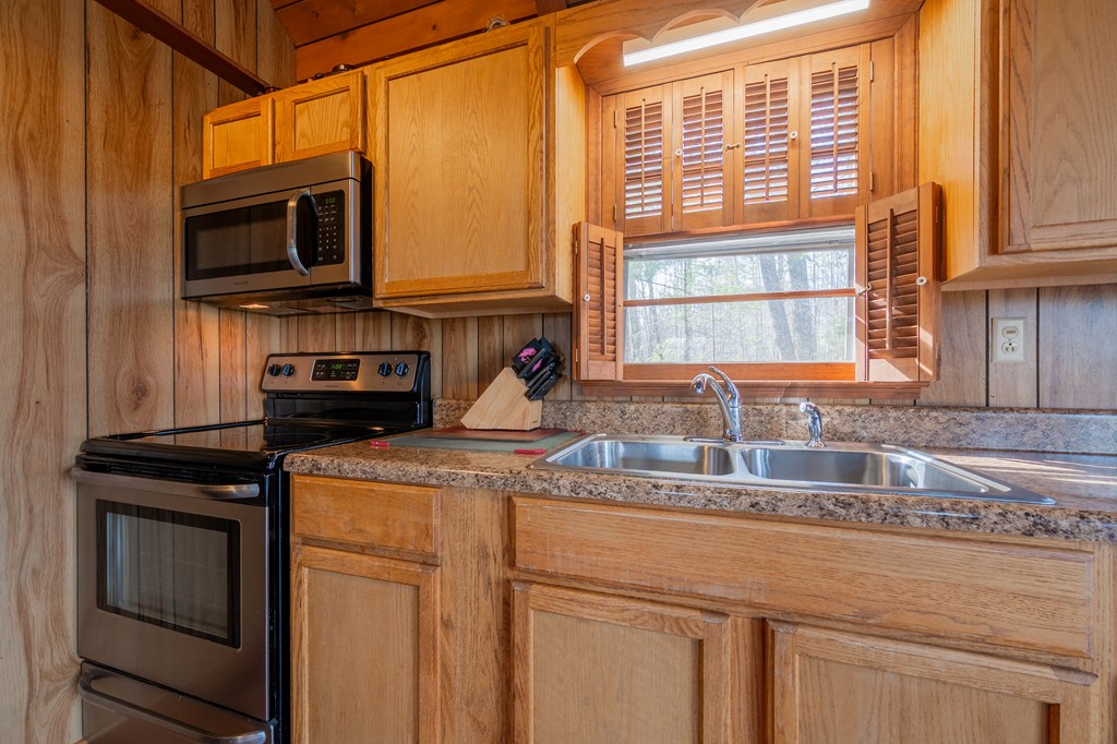 Dugspur, Virginia 24325, United States, 3 Bedrooms Bedrooms, ,1 BathroomBathrooms,Residential,Active,89855