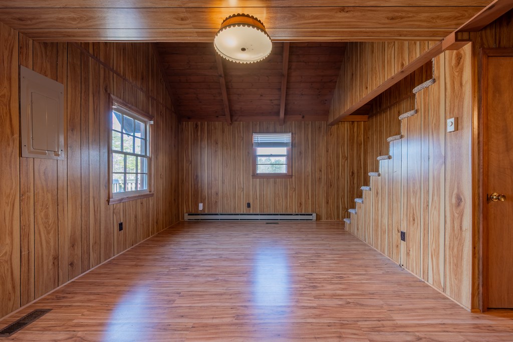 Dugspur, Virginia 24325, United States, 3 Bedrooms Bedrooms, ,1 BathroomBathrooms,Residential,Active,89855