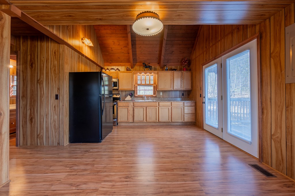 Dugspur, Virginia 24325, United States, 3 Bedrooms Bedrooms, ,1 BathroomBathrooms,Residential,Active,89855