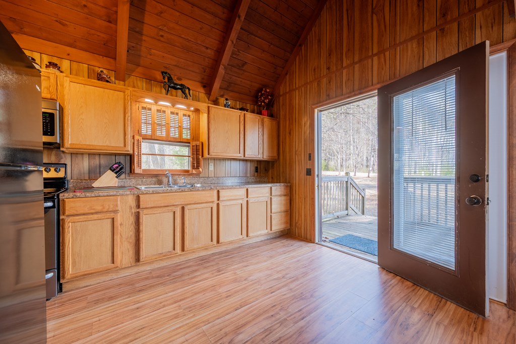 Dugspur, Virginia 24325, United States, 3 Bedrooms Bedrooms, ,1 BathroomBathrooms,Residential,Active,89855