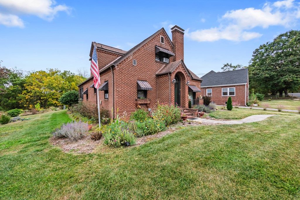 Photo of 153 Wilden St, Marion, VA 24354 (MLS # 103711)