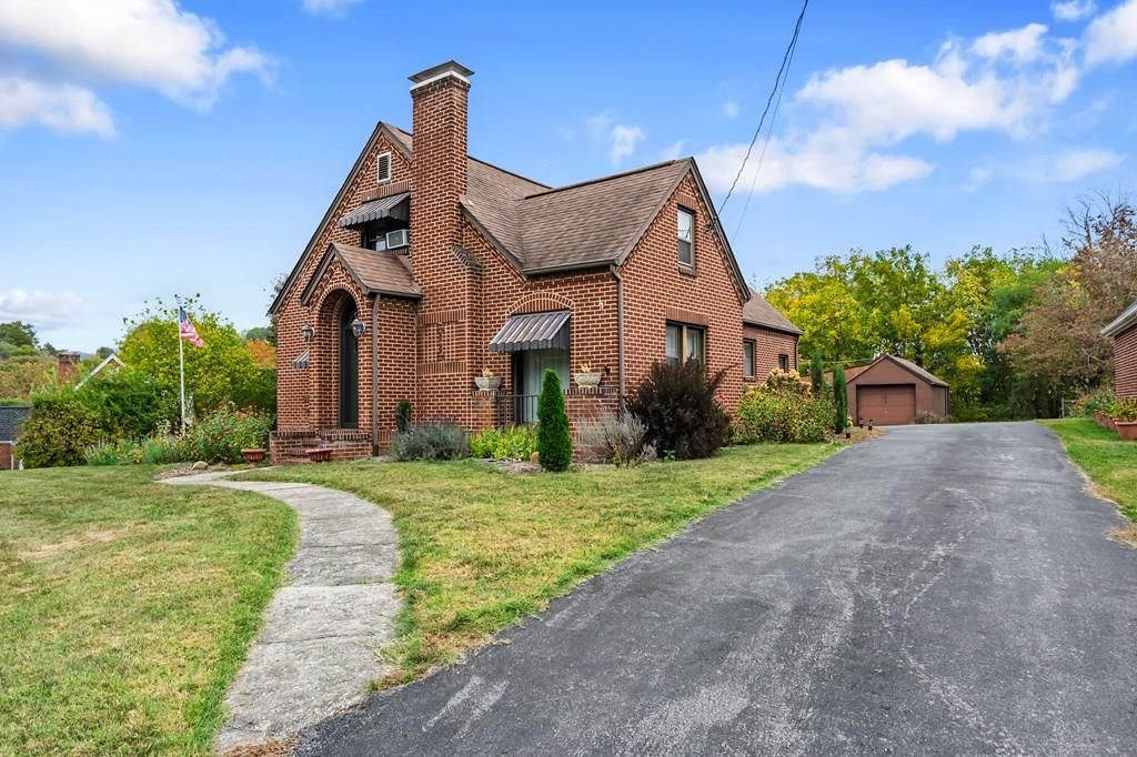 Photo of 153 Wilden St, Marion, VA 24354 (MLS # 103711)