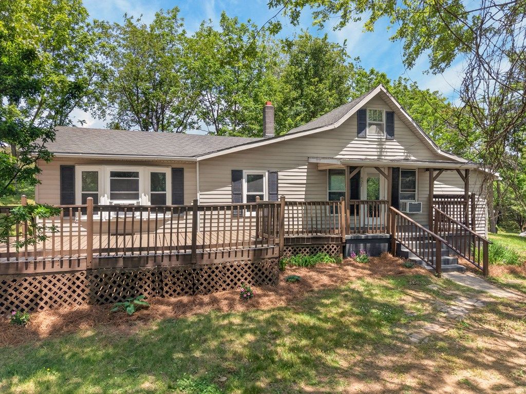 Photo of 523 Melrose Ln, Independence, VA 24348 (MLS # 110221)