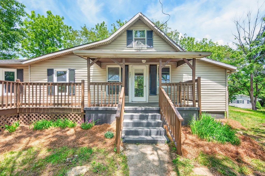 Photo of 523 Melrose Ln, Independence, VA 24348 (MLS # 110221)