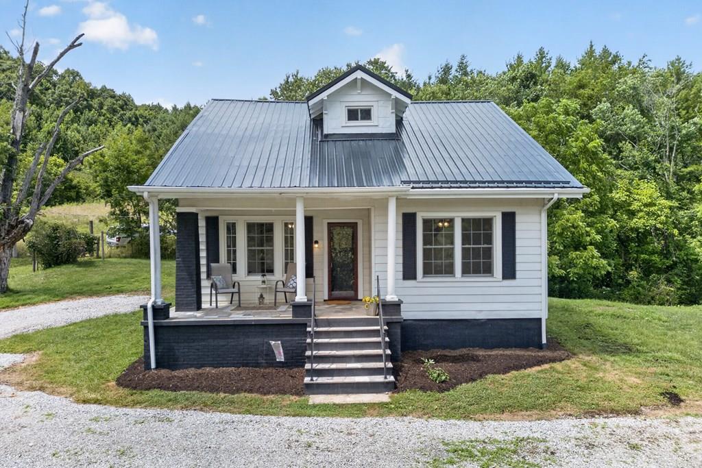 Photo of 21133 Rich Valley Rd, Abingdon, VA 24210 (MLS # 111019)