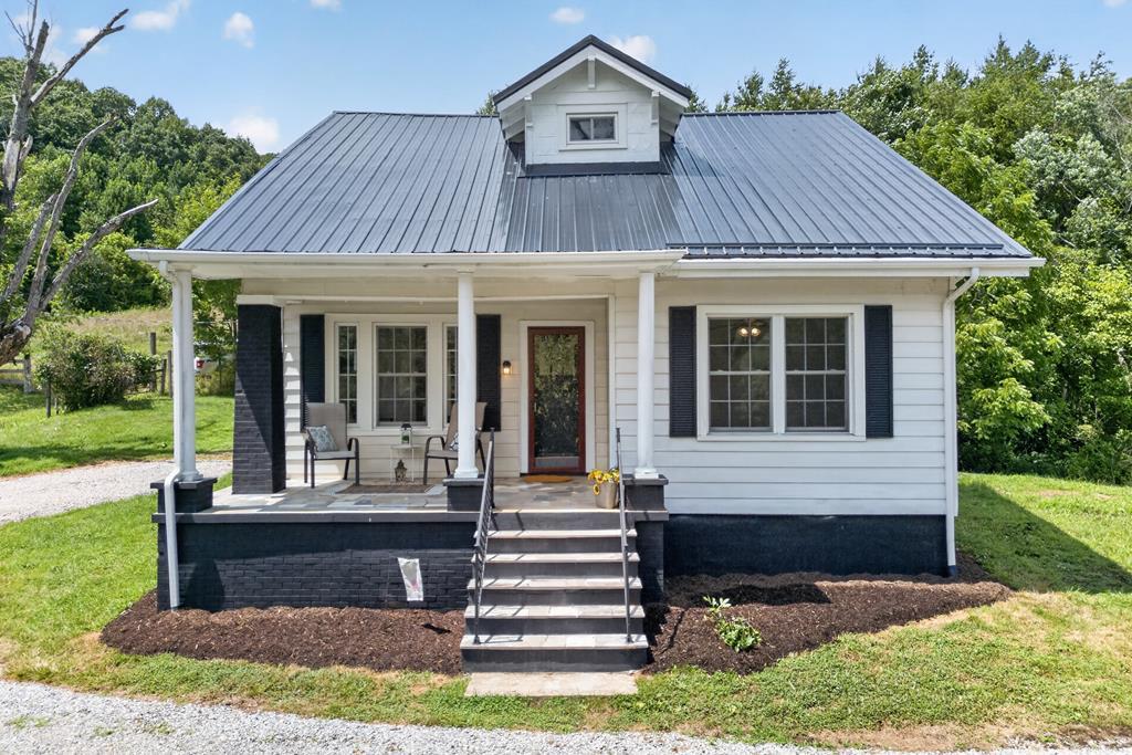 Photo of 21133 Rich Valley Rd, Abingdon, VA 24210 (MLS # 111019)