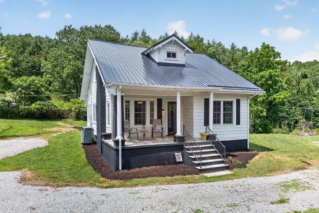 Photo of 21133 Rich Valley Rd, Abingdon, VA 24210 (MLS # 111019)
