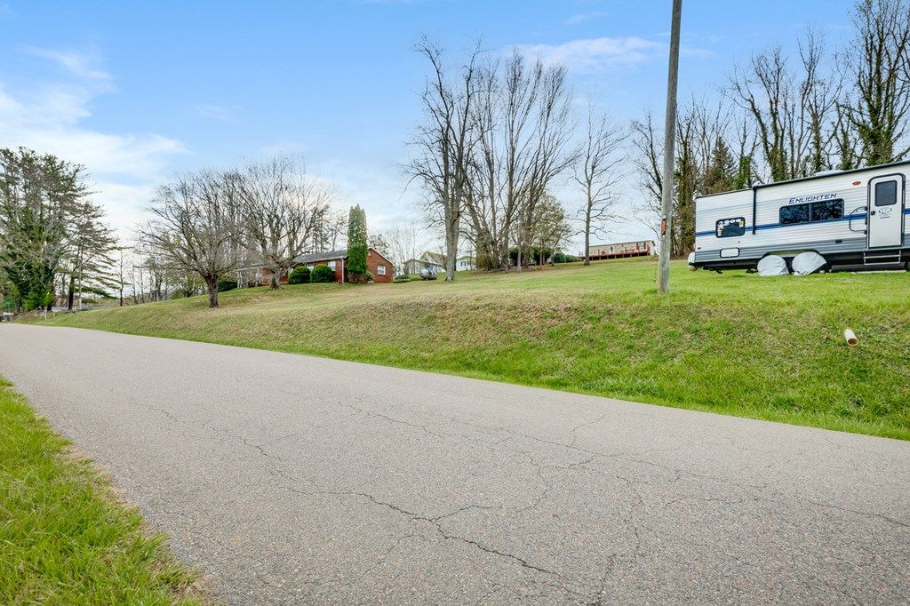 Photo of TBD Aven Ln #100 &amp; 101, Abingdon, VA 24211 (MLS # 109424)