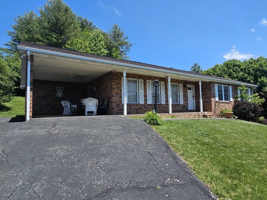 Photo of 122 Lawson Lane, Cedar Bluff, VA 24609 (MLS # 110173)