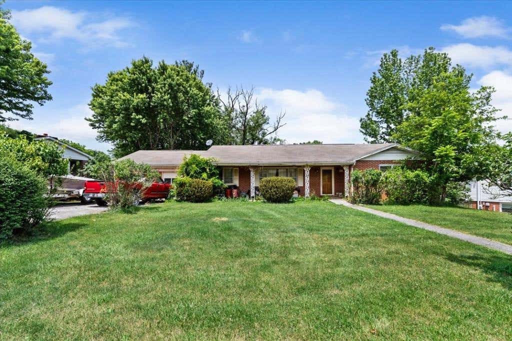 Photo of 1303 Hopkins Drive, Pulaski, VA 24301 (MLS # 110512)