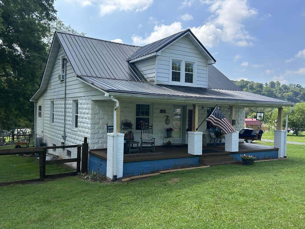 Photo of 104 Lansworth Drive, Austinville, VA 24312 (MLS # 111469)