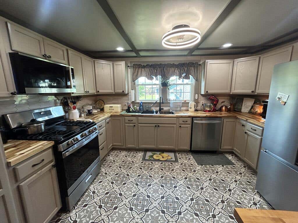 Photo of 104 Lansworth Drive, Austinville, VA 24312 (MLS # 111469)