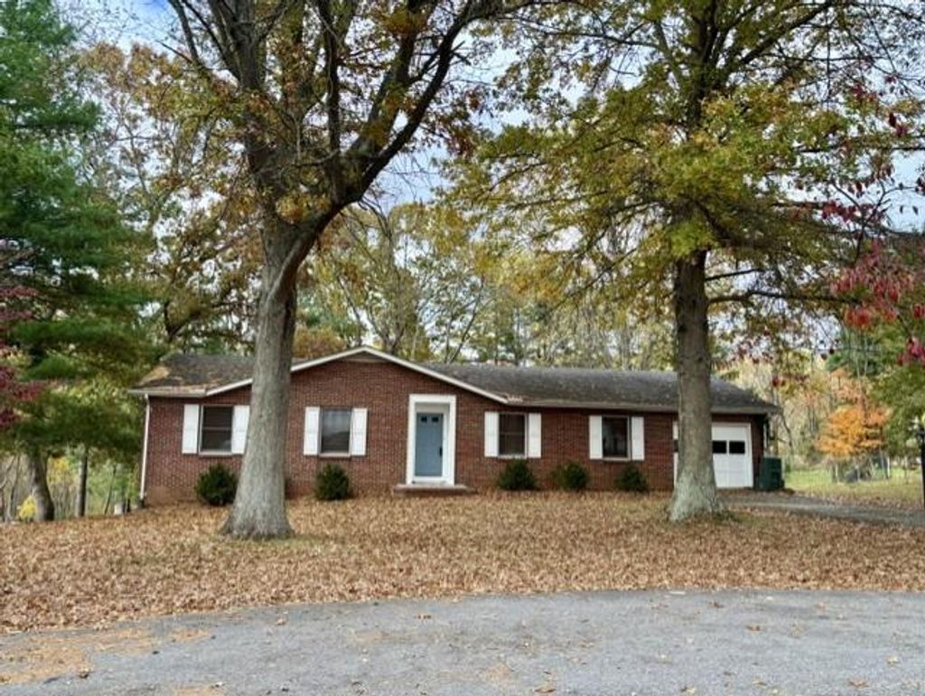 Photo of 501 501 Ridgcrest, Abingdon, VA 24210 (MLS # 104010)