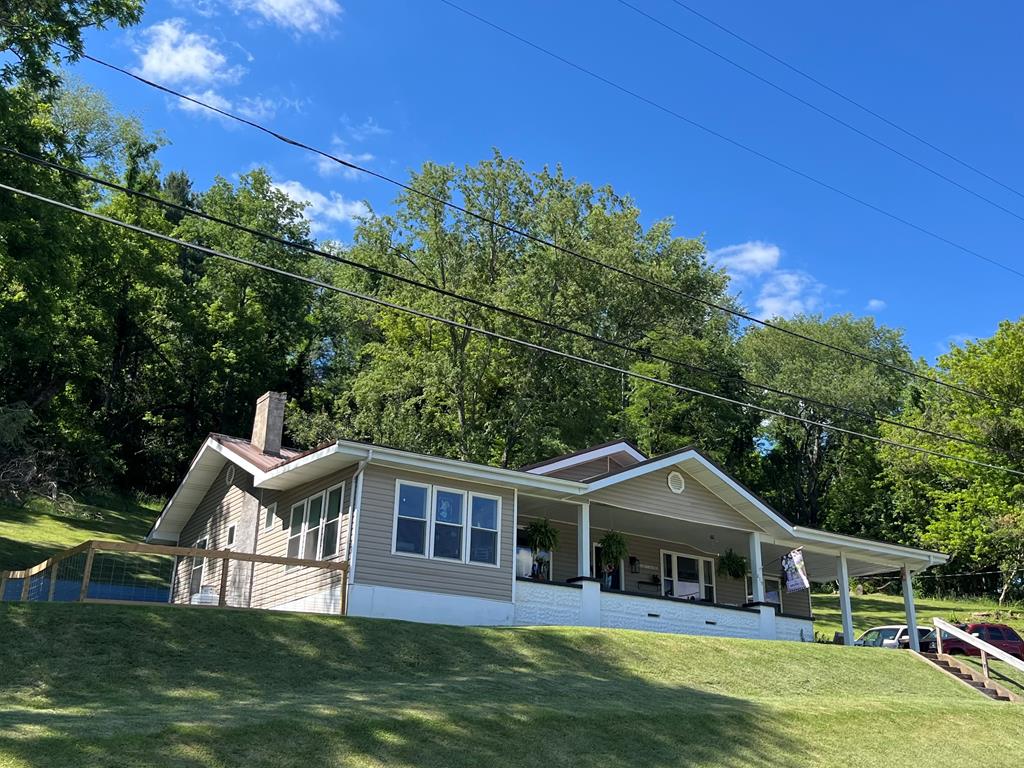 Photo of 219 Jeffersonville ST, Tazewell, VA 24651 (MLS # 110596)