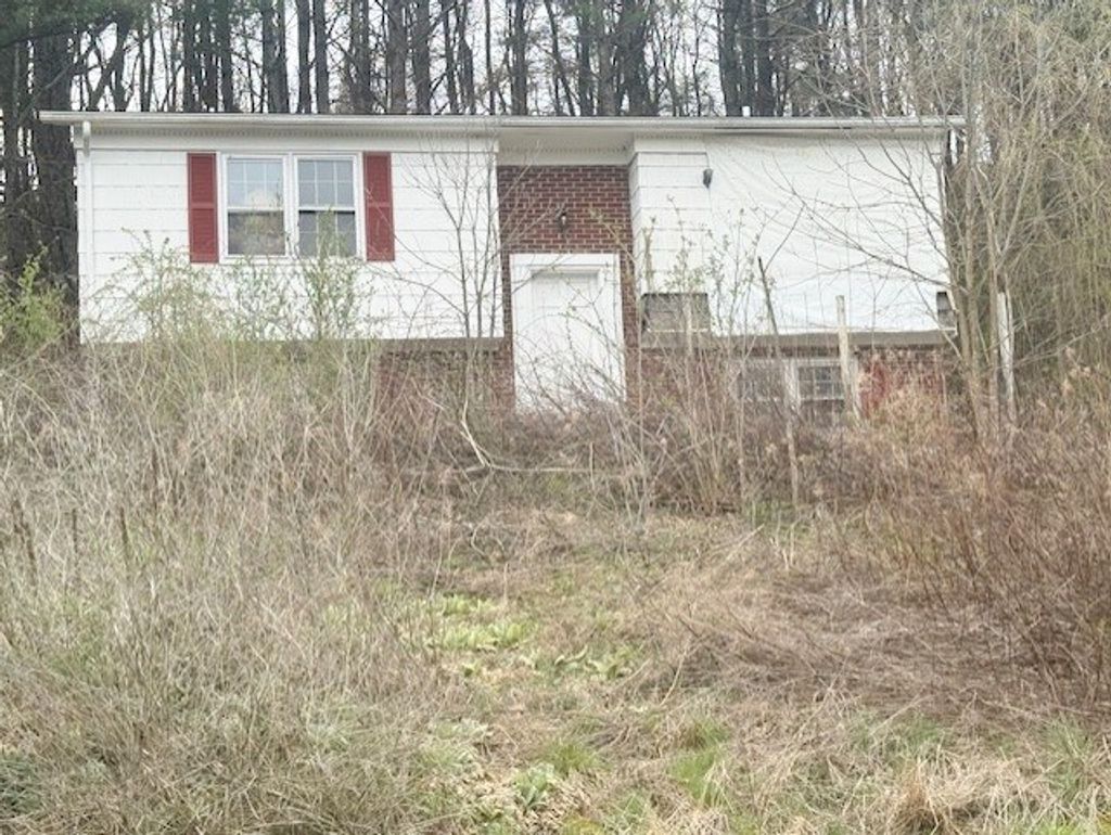 Photo of 554 Whispering Pines Rd, Max Meadows, VA 24360 (MLS # 109511)