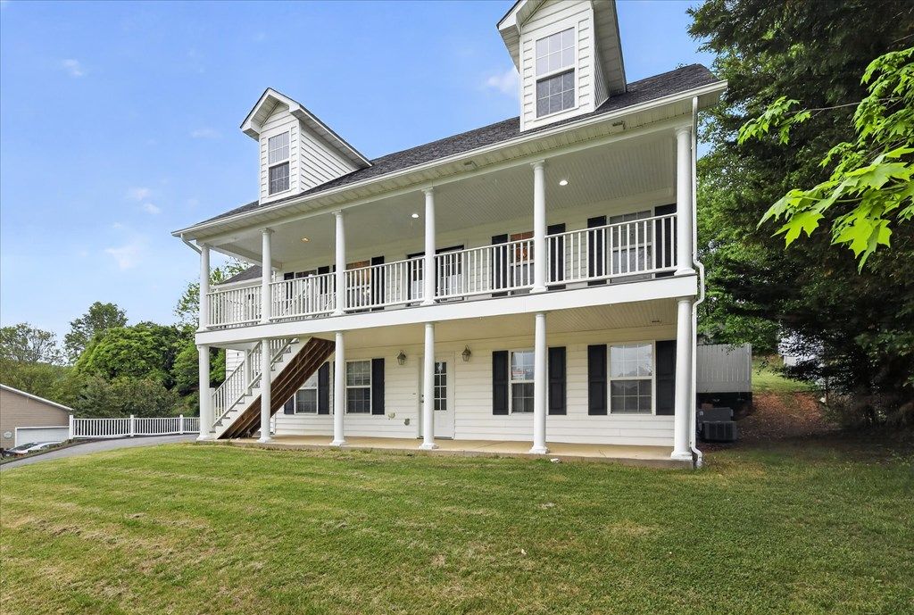 Photo of 157 Stoneybrook Dr, Abingdon, VA 24210 (MLS # 109832)