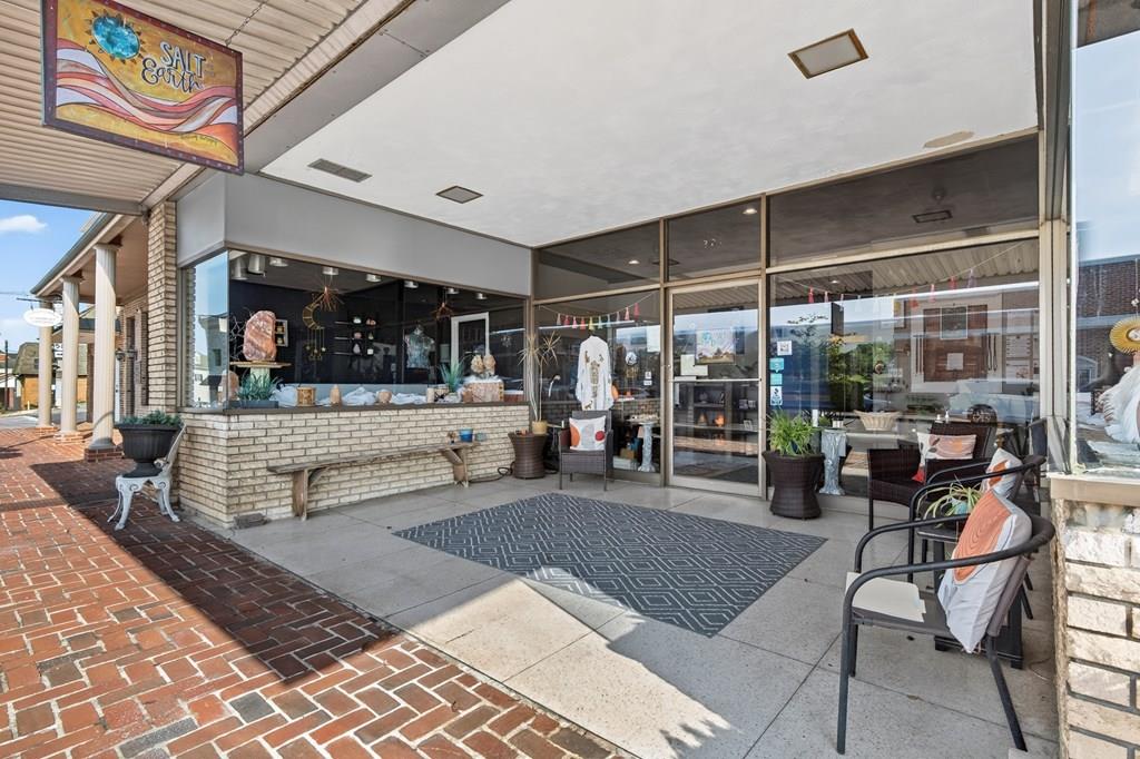 Photo of 321 West Main Street, Abingdon, VA 24210 (MLS # 110761)