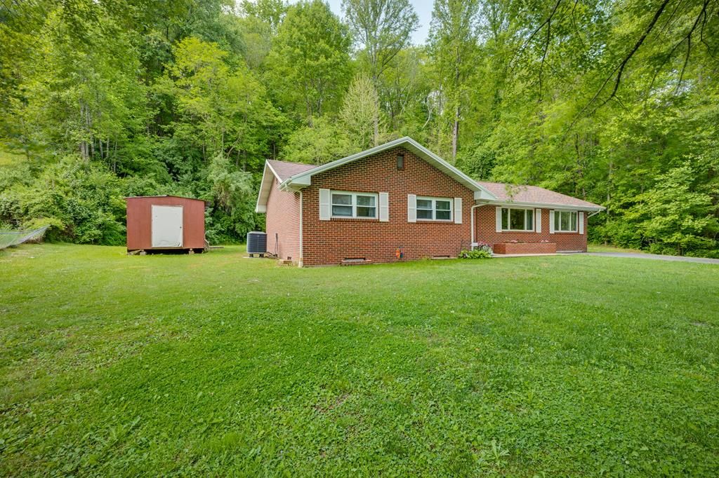Photo of 1612 Farmer St, Richlands, VA 24641 (MLS # 110096)
