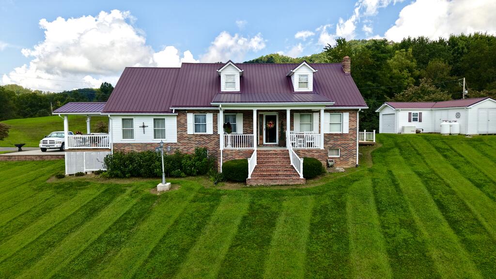Photo of 26 Woodbriar Street, Lebanon, VA 24266 (MLS # 111605)