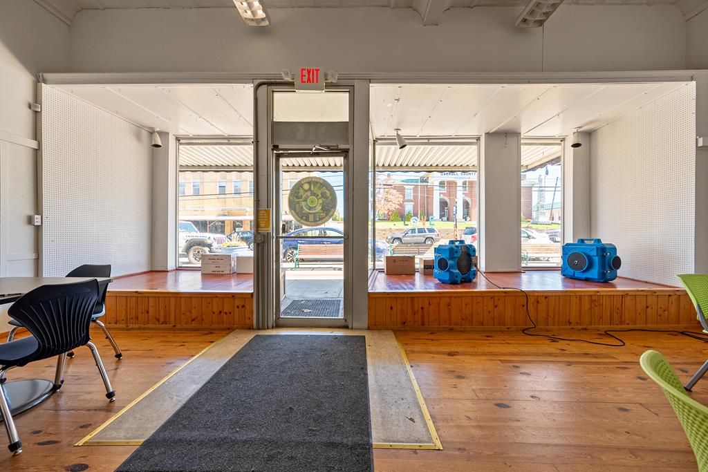 Photo of 516 N Main St, Hillsville, VA 24343 (MLS # 98937)